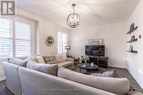 3326 Carding Mill Trail, Oakville, ON - Indoor Photo Showing Living Room