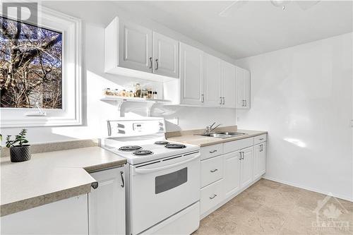 1739 Meadowbrook Road, Ottawa, ON - Indoor Photo Showing Kitchen With Double Sink