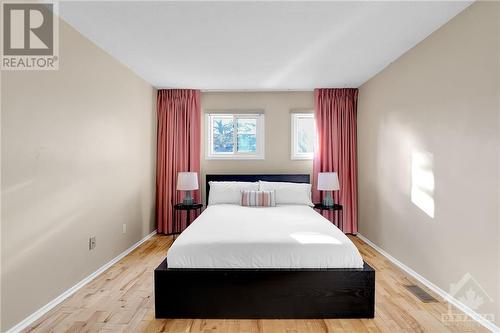 1739 Meadowbrook Road, Ottawa, ON - Indoor Photo Showing Bedroom