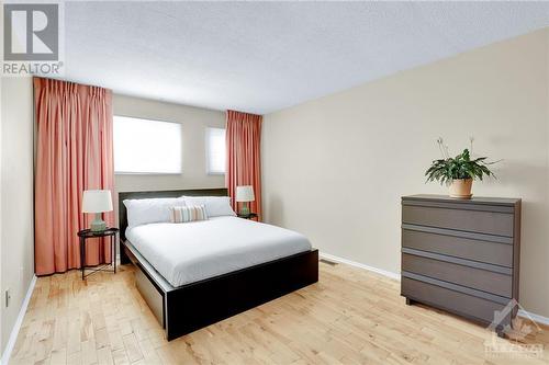 1739 Meadowbrook Road, Ottawa, ON - Indoor Photo Showing Bedroom