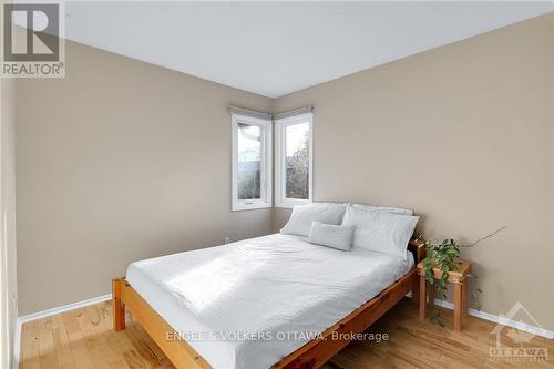 1739 Meadowbrook Road, Ottawa, ON - Indoor Photo Showing Bedroom