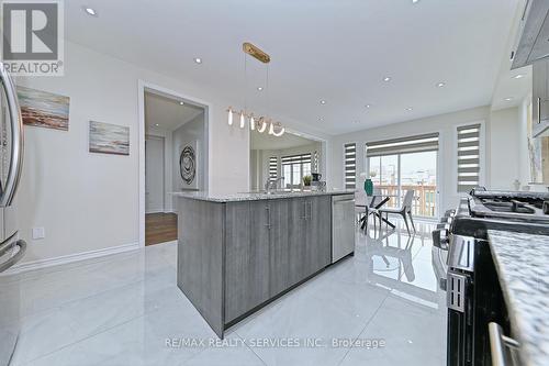 56 Royal Fern Crescent, Caledon, ON - Indoor Photo Showing Kitchen