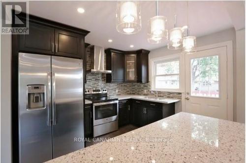 553 Third Line, Oakville, ON - Indoor Photo Showing Kitchen With Double Sink With Upgraded Kitchen