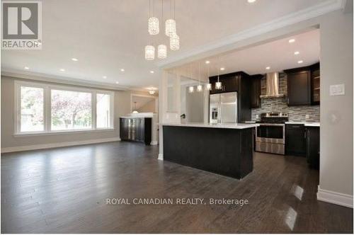 553 Third Line, Oakville, ON - Indoor Photo Showing Kitchen With Upgraded Kitchen