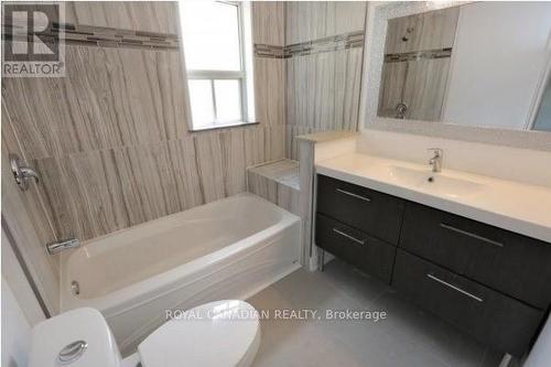 553 Third Line, Oakville, ON - Indoor Photo Showing Bathroom