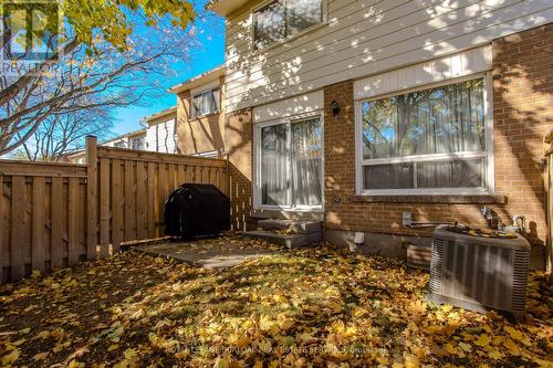 93 - 1584 Newlands Crescent, Burlington, ON - Outdoor