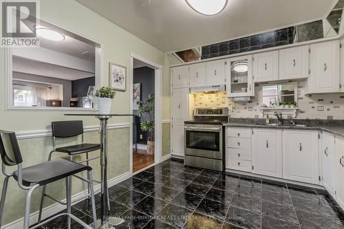 93 - 1584 Newlands Crescent, Burlington, ON - Indoor Photo Showing Kitchen With Double Sink