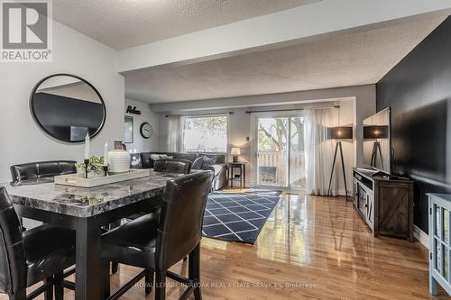 93 - 1584 Newlands Crescent, Burlington, ON - Indoor Photo Showing Dining Room