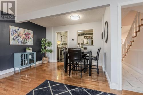 93 - 1584 Newlands Crescent, Burlington, ON - Indoor Photo Showing Dining Room