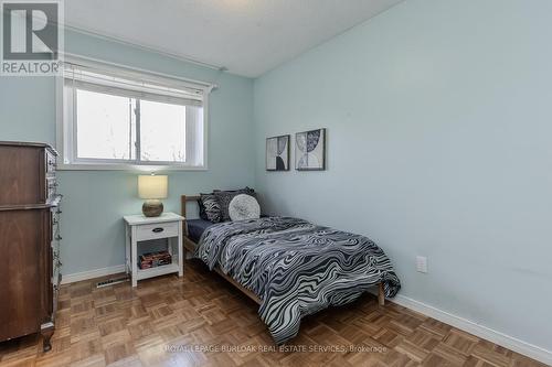 93 - 1584 Newlands Crescent, Burlington, ON - Indoor Photo Showing Bedroom