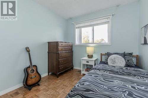 93 - 1584 Newlands Crescent, Burlington, ON - Indoor Photo Showing Bedroom