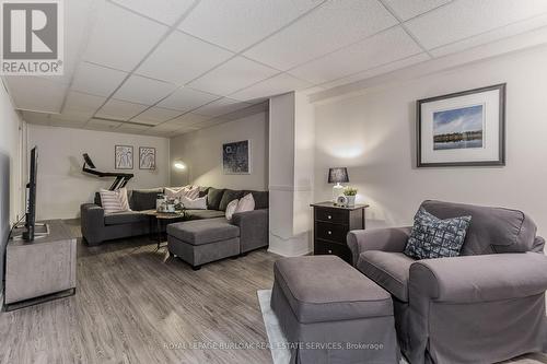 93 - 1584 Newlands Crescent, Burlington, ON - Indoor Photo Showing Living Room