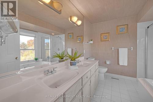 106 Fairwood Place W, Burlington, ON - Indoor Photo Showing Bathroom