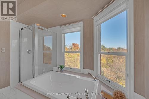 106 Fairwood Place W, Burlington, ON - Indoor Photo Showing Bathroom