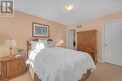 106 Fairwood Place W, Burlington, ON - Indoor Photo Showing Bedroom