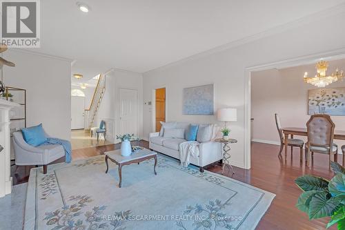 106 Fairwood Place W, Burlington, ON - Indoor Photo Showing Living Room