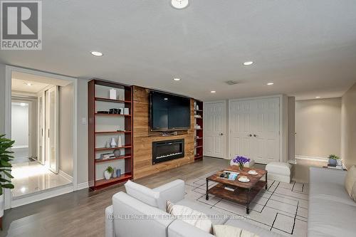 411 Trafalgar Road, Oakville, ON - Indoor Photo Showing Living Room