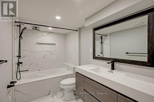 411 Trafalgar Road, Oakville, ON - Indoor Photo Showing Bathroom