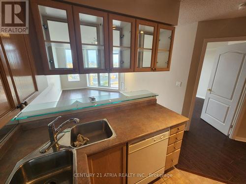 1007 - 1150 Parkwest Place E, Mississauga, ON - Indoor Photo Showing Kitchen