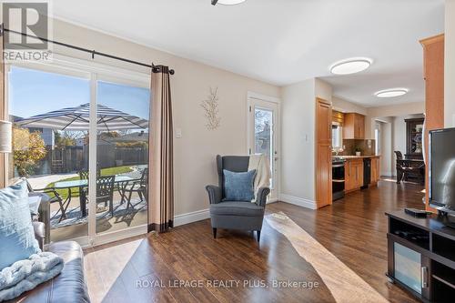 2604 Homelands Drive, Mississauga, ON - Indoor Photo Showing Living Room