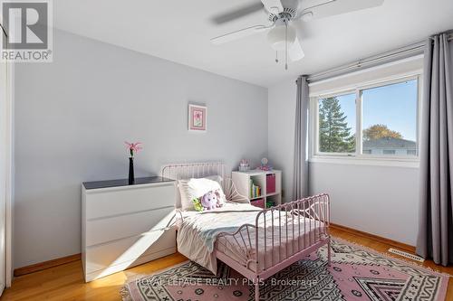 2604 Homelands Drive, Mississauga, ON - Indoor Photo Showing Bedroom