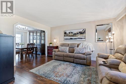 2604 Homelands Drive, Mississauga, ON - Indoor Photo Showing Living Room