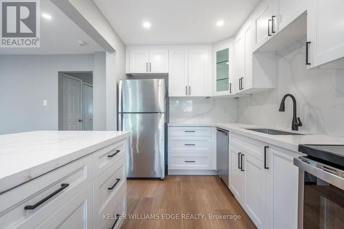 5201 Banting Court, Burlington, ON - Indoor Photo Showing Kitchen With Upgraded Kitchen