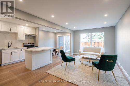 5201 Banting Court, Burlington, ON - Indoor Photo Showing Kitchen With Upgraded Kitchen