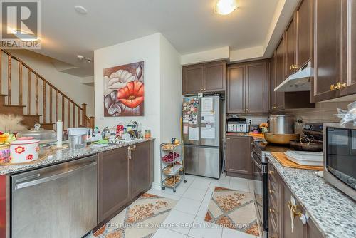 16 Arrowview Drive, Brampton, ON - Indoor Photo Showing Kitchen