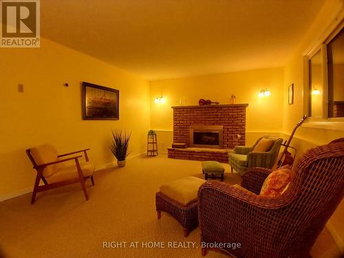 22 Orchard Road, Scugog (Port Perry), ON - Indoor Photo Showing Living Room With Fireplace