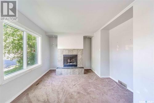 622 31St Street W, Saskatoon, SK - Indoor Photo Showing Living Room With Fireplace