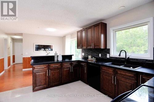 795 Stone Road N, Guelph, ON - Indoor Photo Showing Kitchen With Double Sink