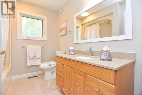 795 Stone Road N, Guelph, ON - Indoor Photo Showing Bathroom