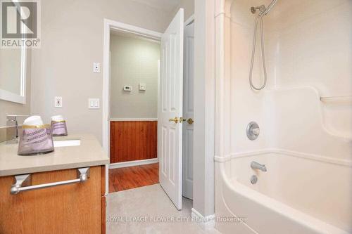 795 Stone Road N, Guelph, ON - Indoor Photo Showing Bathroom