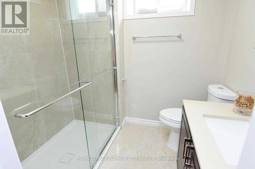 795 Stone Road N, Guelph, ON - Indoor Photo Showing Bathroom