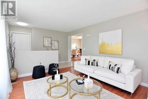 795 Stone Road N, Guelph, ON - Indoor Photo Showing Living Room