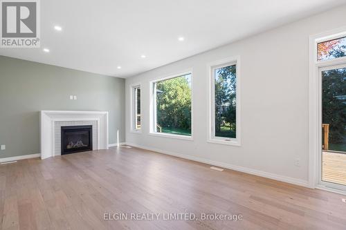 21 Berardi Crescent, South-West Oxford (Mount Elgin), ON - Indoor Photo Showing Living Room With Fireplace