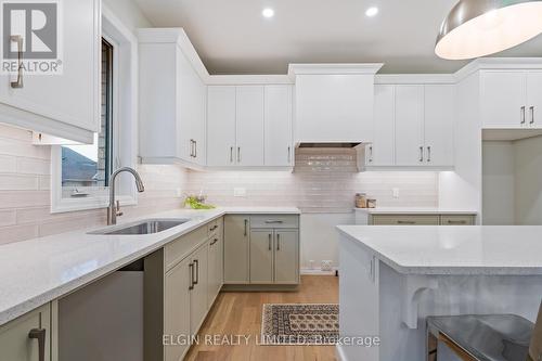 21 Berardi Crescent, South-West Oxford (Mount Elgin), ON - Indoor Photo Showing Kitchen With Upgraded Kitchen