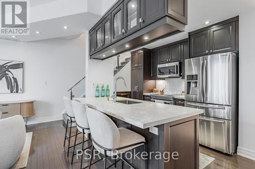 635 - 38 Stadium Road, Toronto, ON - Indoor Photo Showing Kitchen