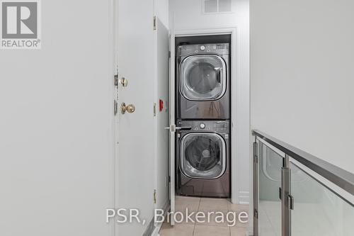 635 - 38 Stadium Road, Toronto, ON - Indoor Photo Showing Laundry Room