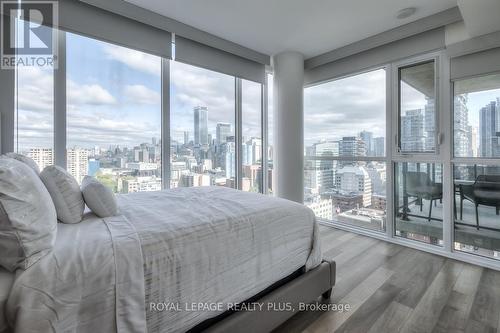 2005 - 290 Adelaide Street W, Toronto, ON - Indoor Photo Showing Bedroom