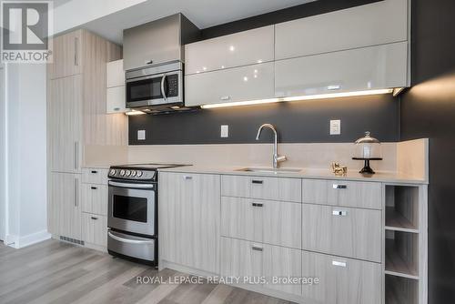 2005 - 290 Adelaide Street W, Toronto, ON - Indoor Photo Showing Kitchen