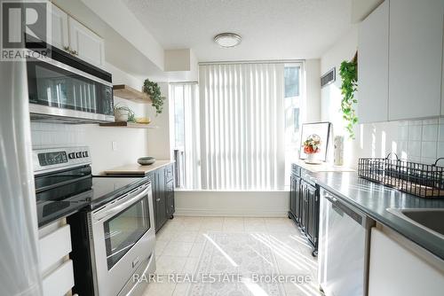 203 - 24 Wellesley Street W, Toronto, ON - Indoor Photo Showing Kitchen With Upgraded Kitchen