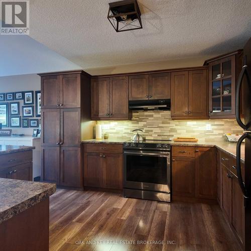 69 Greenway Boulevard, St. Thomas, ON - Indoor Photo Showing Kitchen