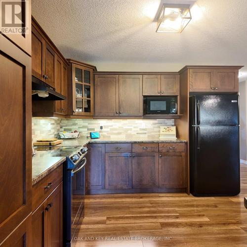 69 Greenway Boulevard, St. Thomas, ON - Indoor Photo Showing Kitchen