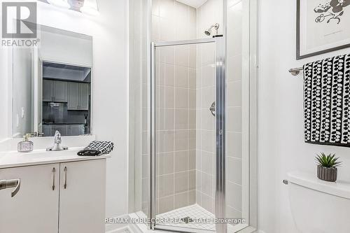 B602 - 5279 Highway  7 Road, Vaughan, ON - Indoor Photo Showing Bathroom