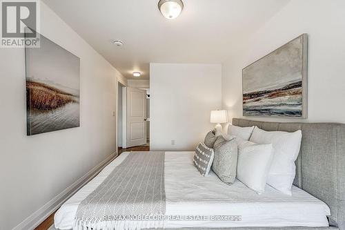 B602 - 5279 Highway  7 Road, Vaughan, ON - Indoor Photo Showing Bedroom