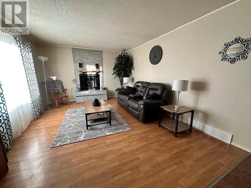 416 100A Avenue, Dawson Creek, BC - Indoor Photo Showing Living Room