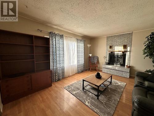 416 100A Avenue, Dawson Creek, BC - Indoor Photo Showing Living Room