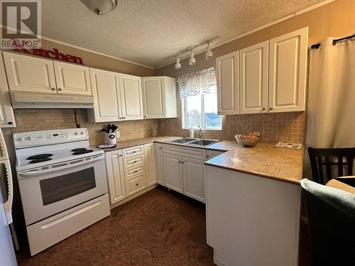 416 100A Avenue, Dawson Creek, BC - Indoor Photo Showing Kitchen With Double Sink